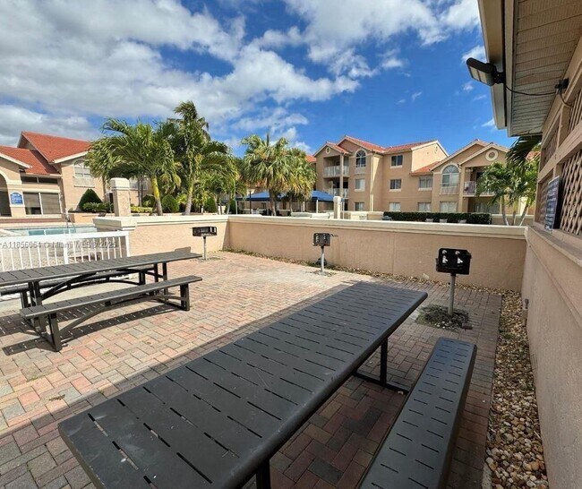 Building Photo - 10521 SW 158th Ct