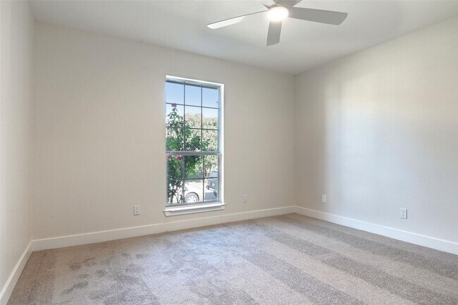Building Photo - 1518 New Haven Dr