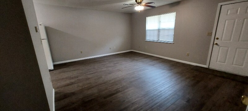 Building Photo - 209 Hazel Dr