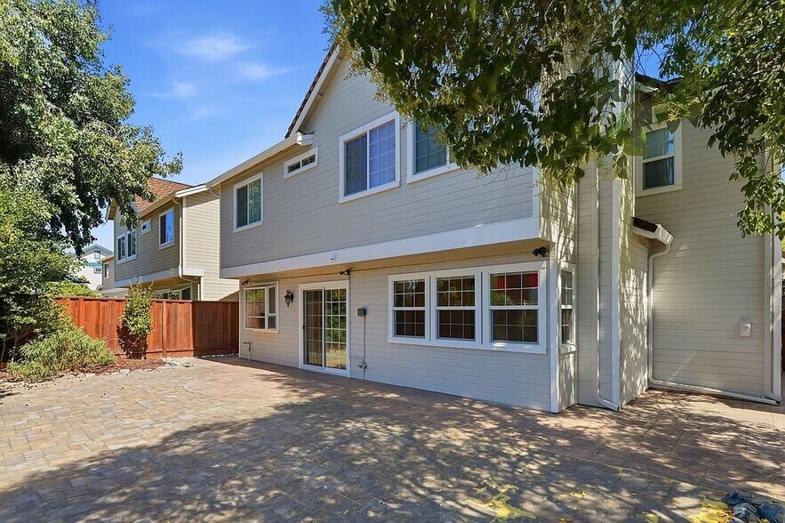 Building Photo - 1517 David Ln