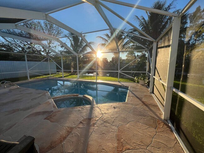 Building Photo - 1877 Meadow Ct