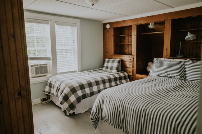 Building Photo - 871 St Joseph St