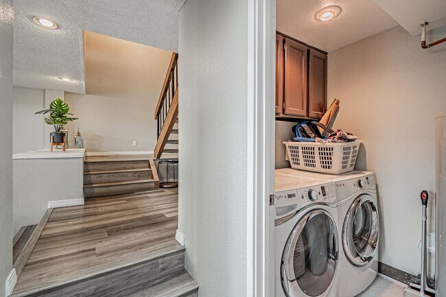 Building Photo - 3BD, 2.5BA Arapahoe Lake Park Townhome Nea...