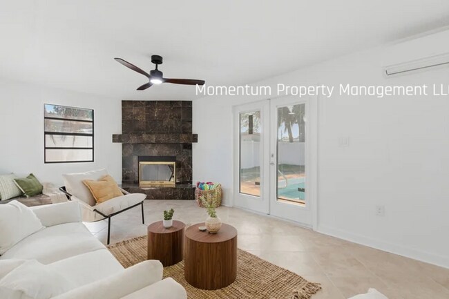 Building Photo - Gorgeous 4 Bedroom in Dunedin! Full Upgraded w/ a Pool!! Don't Miss Out!!