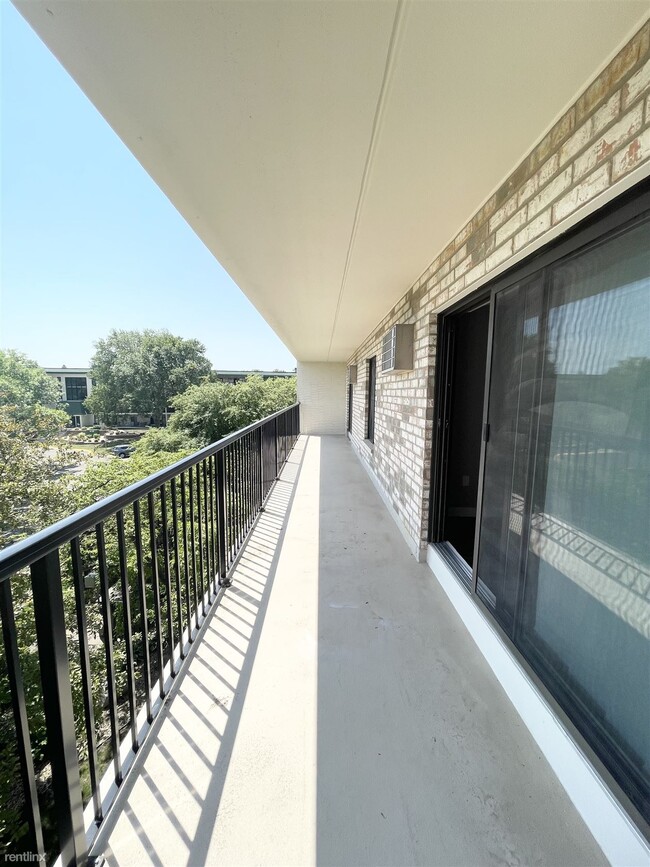 Building Photo - 2 br, 2 bath Condo - 10411 Cedar Lake Road...