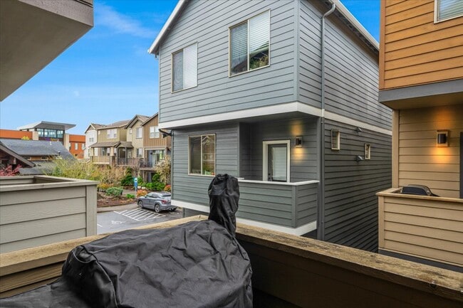 Building Photo - 14215 SW Burlwood Ln