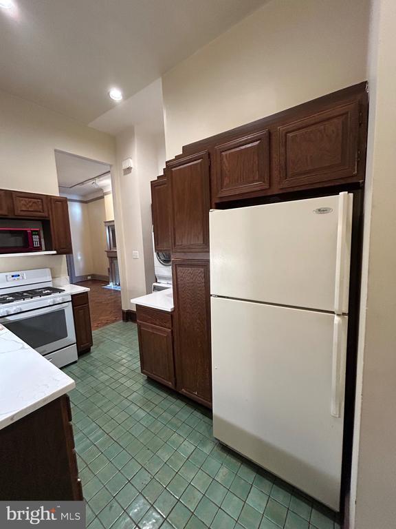 Building Photo - 2352 Eutaw Pl