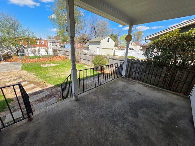 Building Photo - 19 Champlain Ave