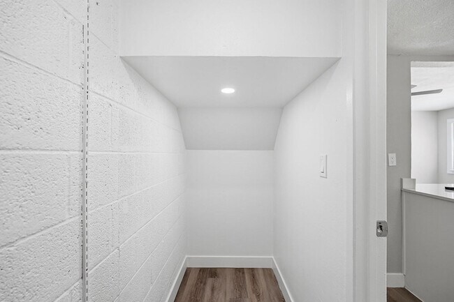 Building Photo - 8053 N 32nd Dr