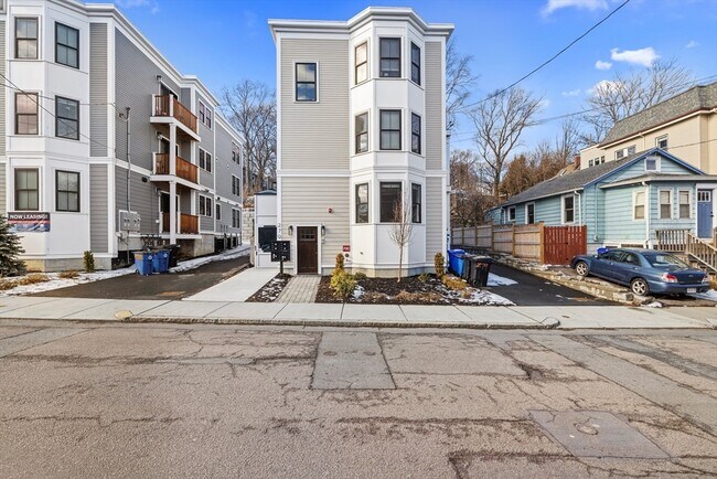 Building Photo - 279 Lamartine St