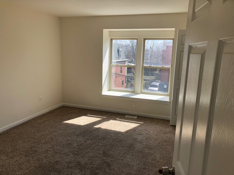 Building Photo - 547 Washington St