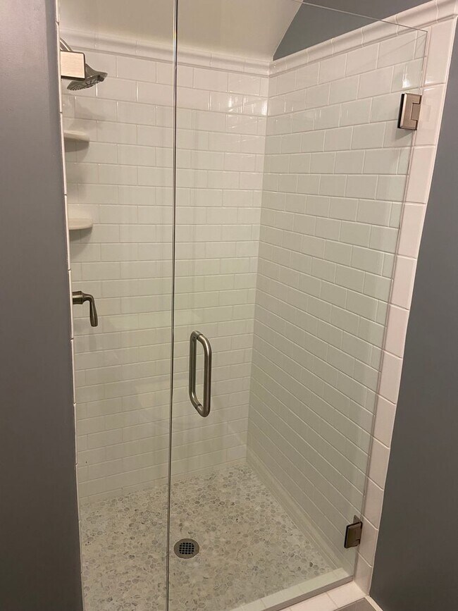 Building Photo - Beautifully remodeled 3 Bdrm+Master retrea...