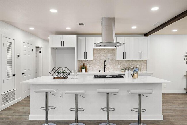 Primary Photo - 6910 Rufus Dr