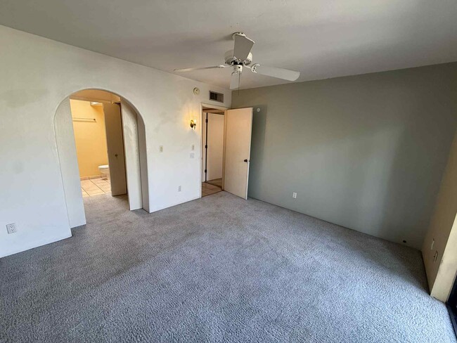 Building Photo - 4145 N Via Villas