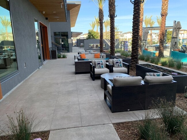 Building Photo - 4BD/3.5B Home in Dublin's Boulevard Community, a Stone's Throw Away From Persimmon and Hacienda!