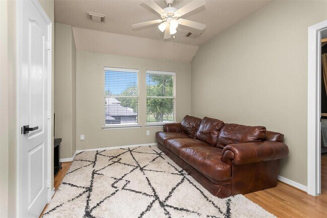 Building Photo - 7215 Wedgewood Dr