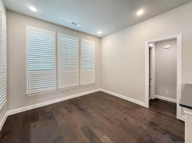 Building Photo - 6905 Broomsedge Dr