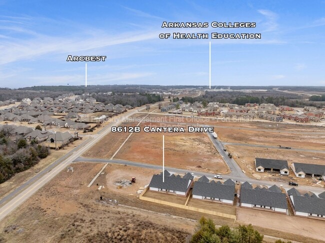 Building Photo - 8800 Cantera Dr