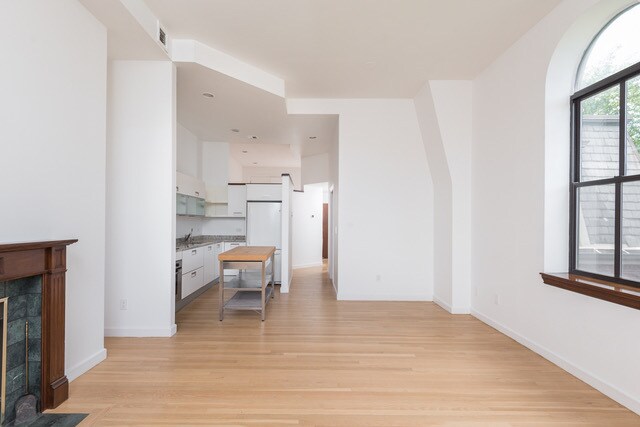 Building Photo - 130 Appleton St