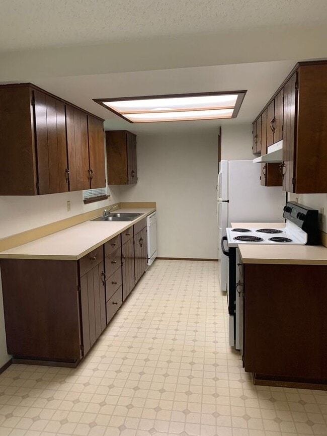 Primary Photo - Nice 2 Bedroom Duplex in Edgewood!