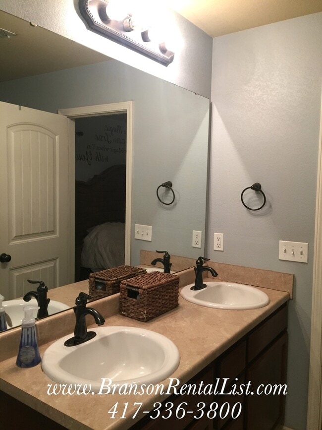 Building Photo - Now Pre-leasing for Mid-April