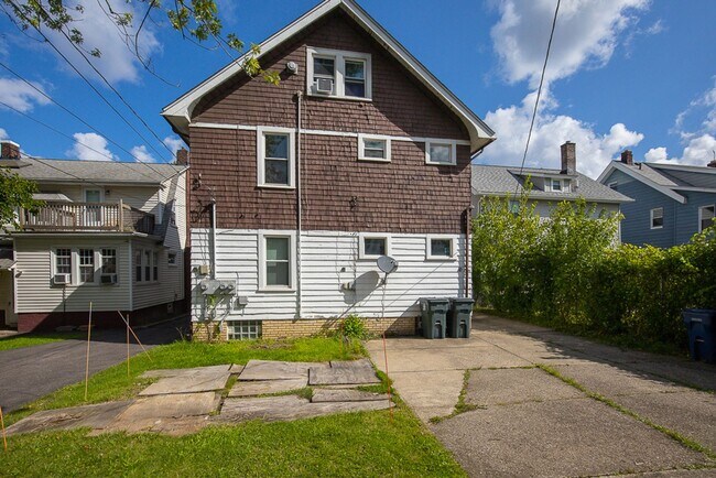 Building Photo - 3250 Berkshire Rd