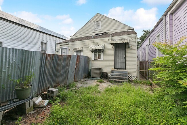 Building Photo - 1830 Elysian Fields Ave