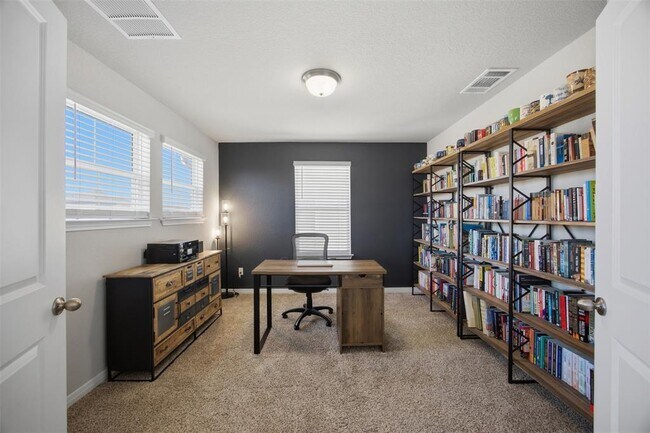 Building Photo - 904 View Dr