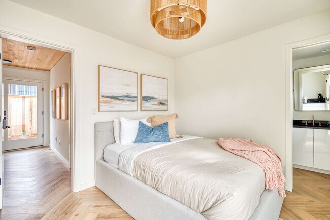 Building Photo - 5018 NE 26th Ave