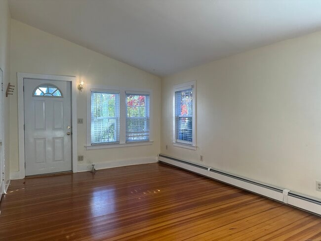 Building Photo - 708 Racebrook Rd