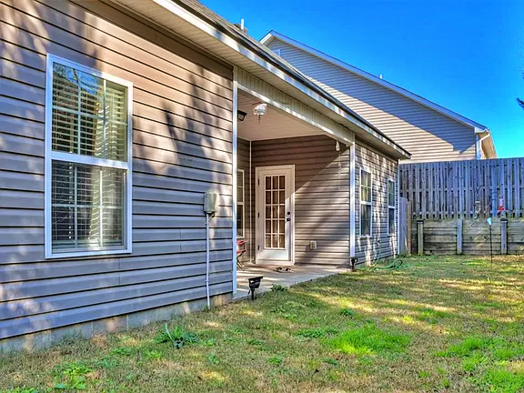 Building Photo - 853 Tyler Woods Dr