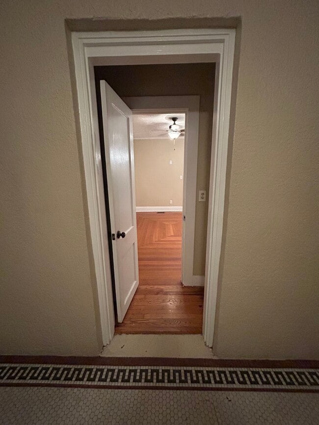 Building Photo - 833 5th Ave N