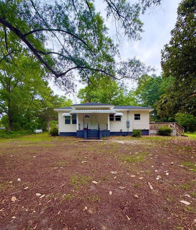 Building Photo - 2 Bed 1 Bath