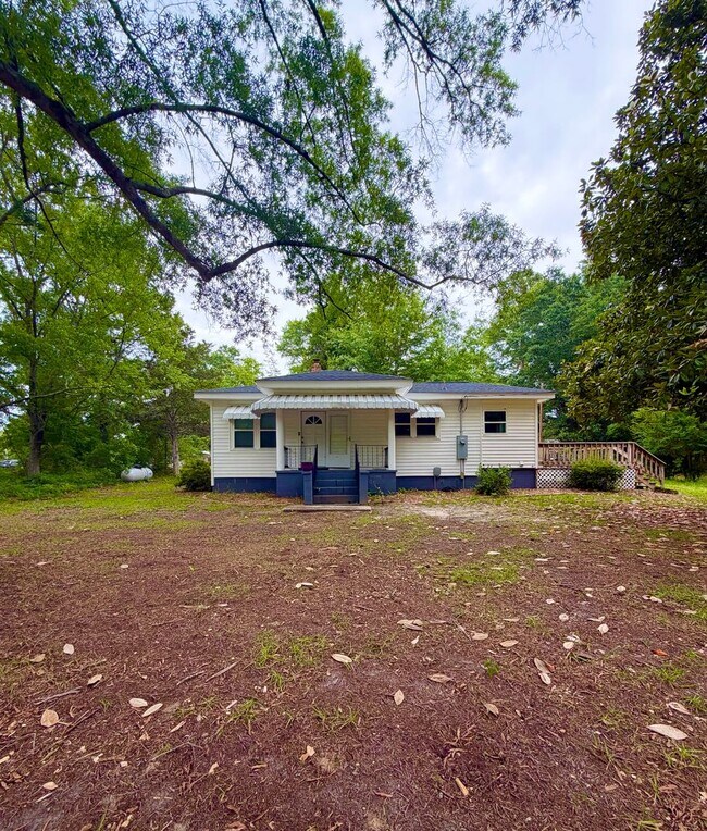 Building Photo - 2 Bed 1 Bathroom on 1 Acre of Land
