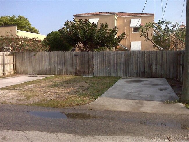 Building Photo - 1750 Madison St