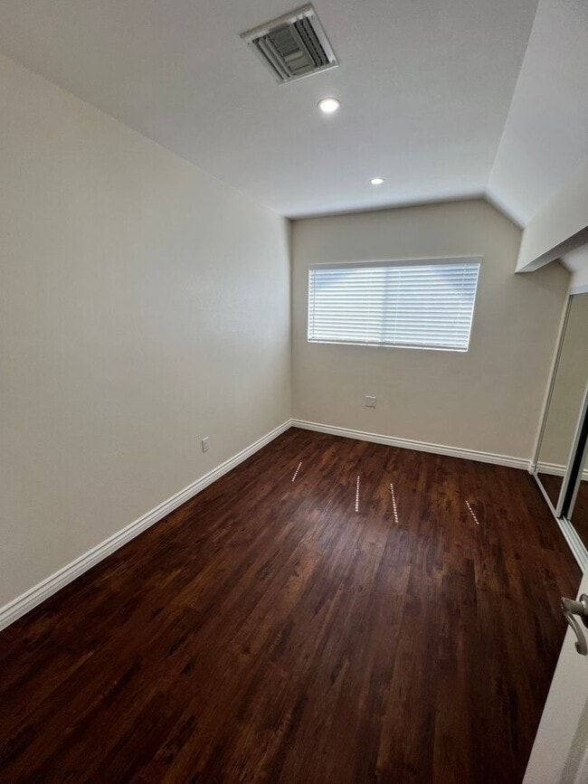 Building Photo - Camarillo - Four bedroom, 2.5 bathroom, plus loft