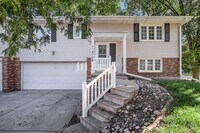 Building Photo - Millard Split Entry Duplex!