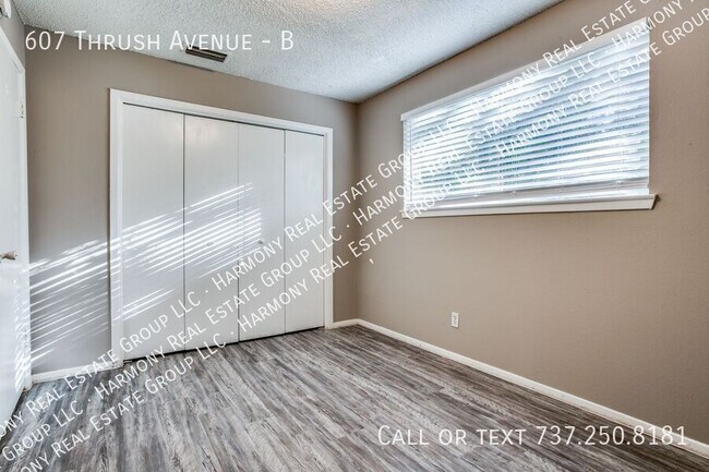 Building Photo - 607 Thrush Ave