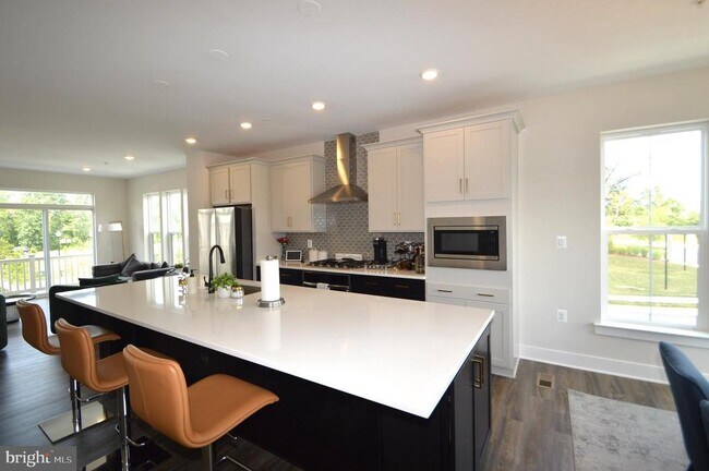 Building Photo - 22790 Tawny Pne Sq