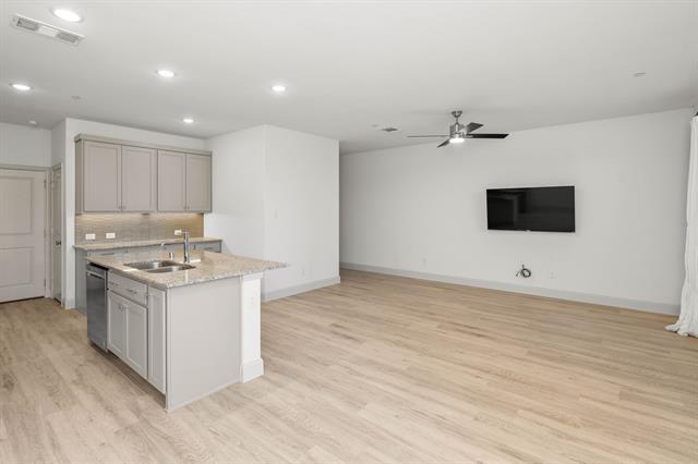 Building Photo - 988 Emil Pl