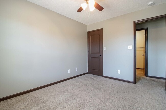 Building Photo - 1450 Raven Rd