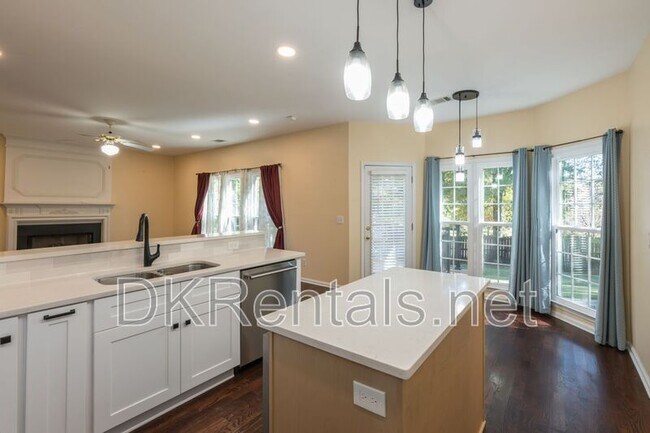 Building Photo - 2433 Gablewood Dr NE