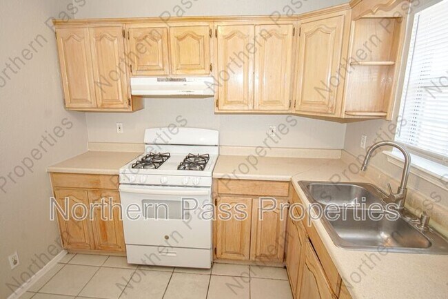 Building Photo - 216 S Schutz Dr