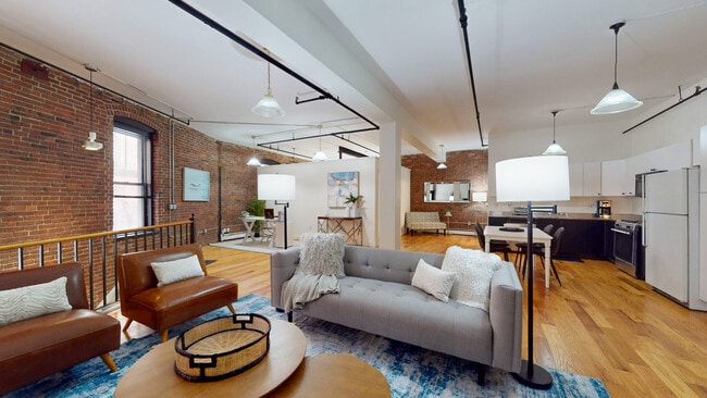 Building Photo - 19 Stanhope St