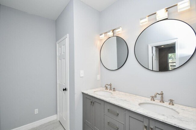 Building Photo - 10322 Rancho Bernardo Ln