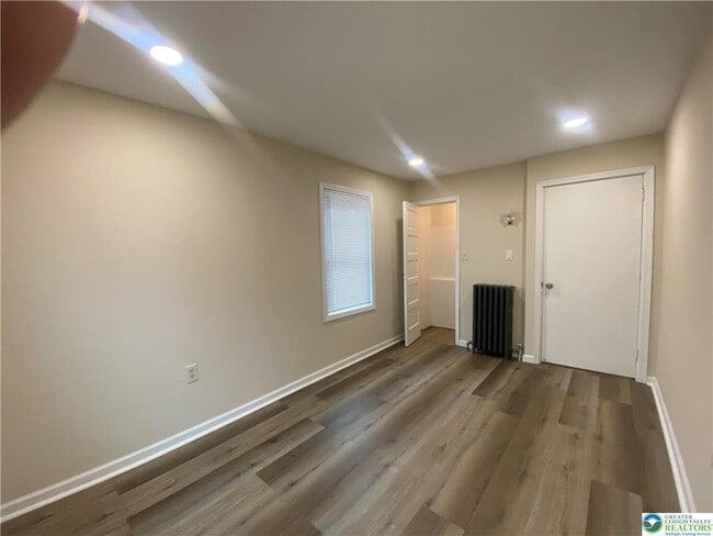 Building Photo - 402 N 5th St