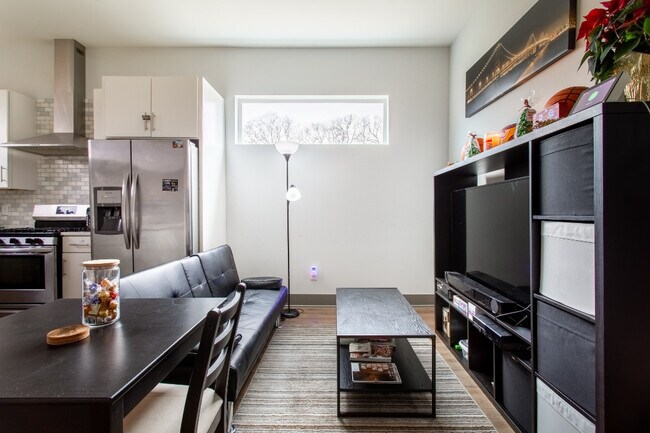 Building Photo - 1044 2nd Ave S