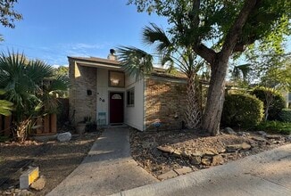 Building Photo - 12800 Briar Forest Dr