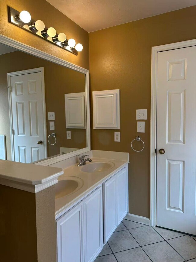 Building Photo - 2919 Foxden Dr
