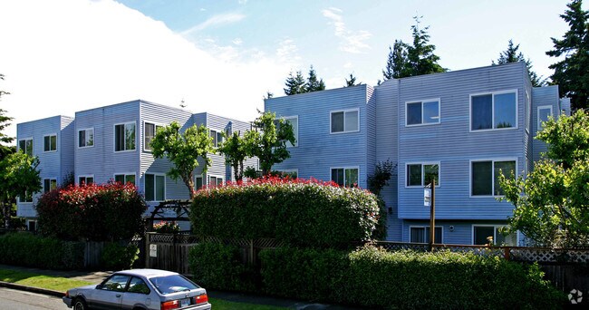 Building Photo - Blue Ridge Court Apartments
